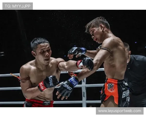 伊斯兰杜拉托夫首秀惊艳七月重拳KO富吉特豪取花红震撼登场